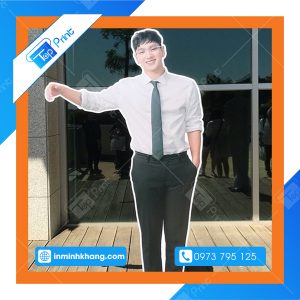 in standee mo hinh nguoi gia re