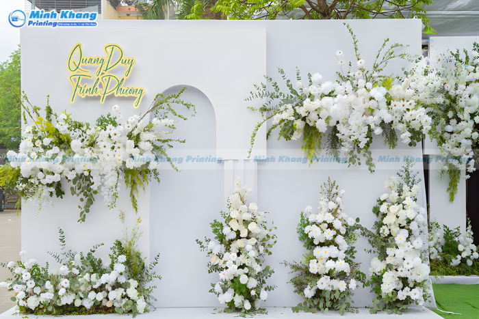 Mẫu backdrop wedding nơi chụp hình với khách mời