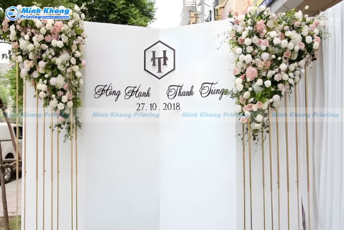 Mẫu backdrap đám cưới đơn giản formex trơn