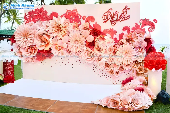 Backdrop kết hợp chất liệu cải, hoa, đèn nghệ thuật trang trí sang trọng