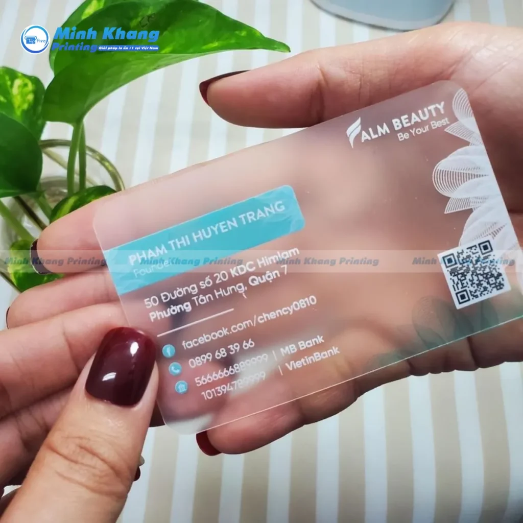 Mẫu name card nhựa trong suốt cán mờ mang lại vẻ đẹp sang trọng cho doanh nhân