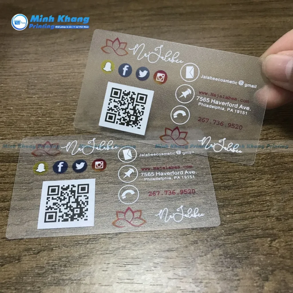 Mẫu card visit nhựa trong suốt kết hợp mã QR code