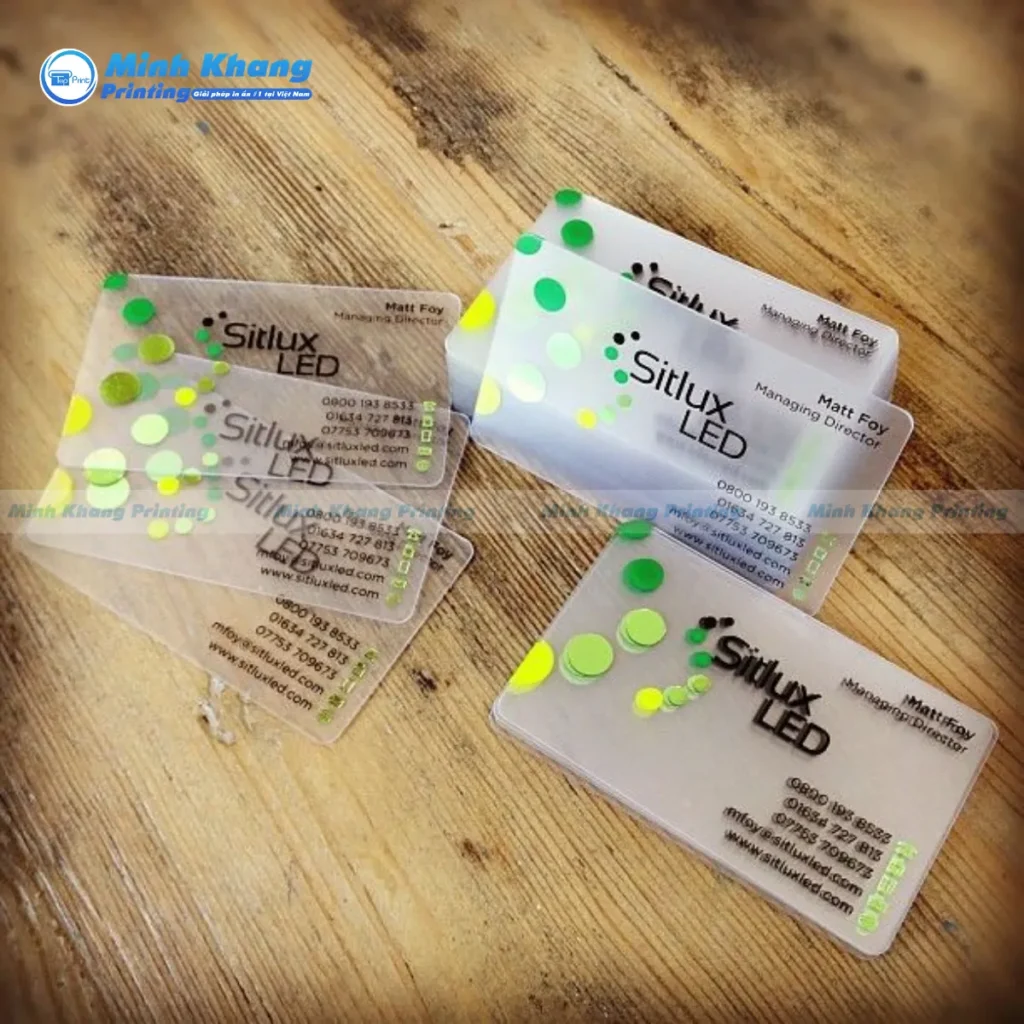Mẫu thẻ nhựa PVC trong suốt phủ UV định hình làm nổi bật logo