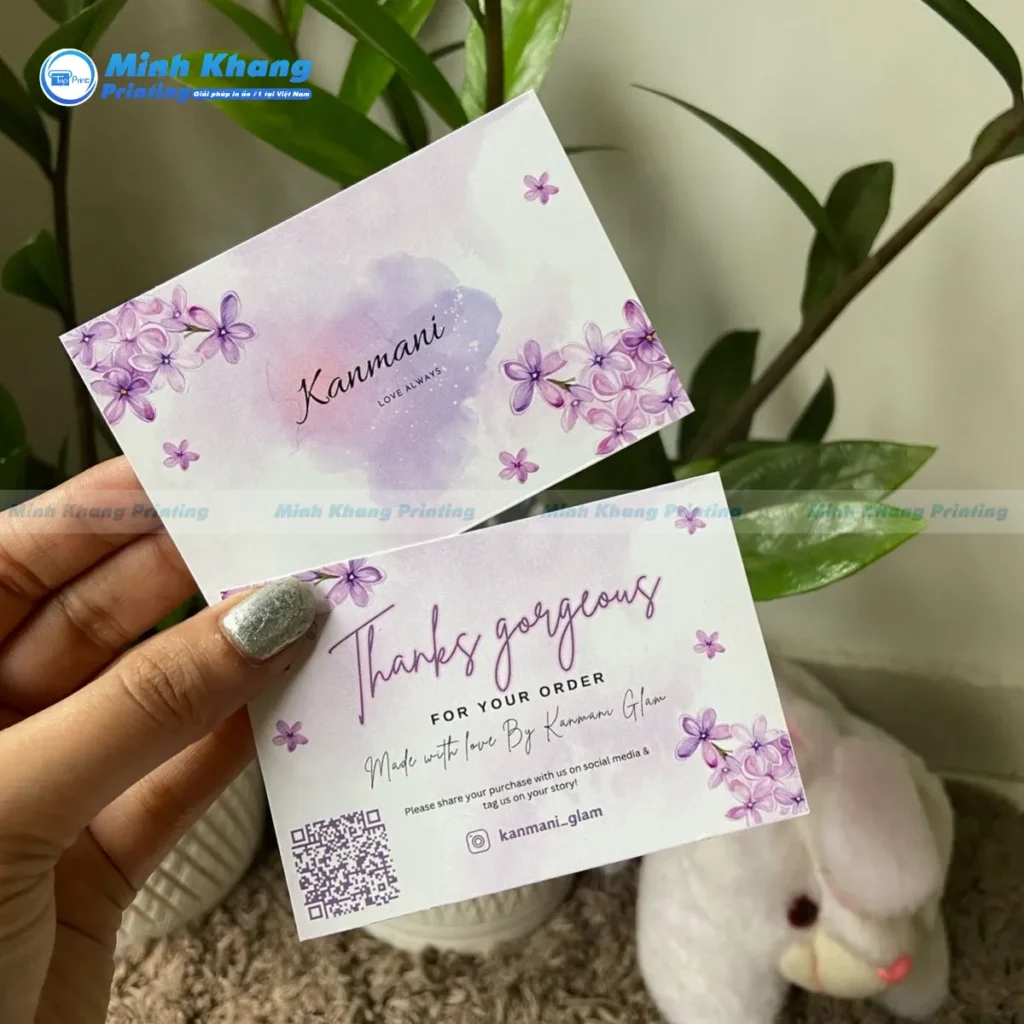 Mẫu card visit shop hoa màu pastel nhẹ nhàng tạo cảm giác thanh lịch