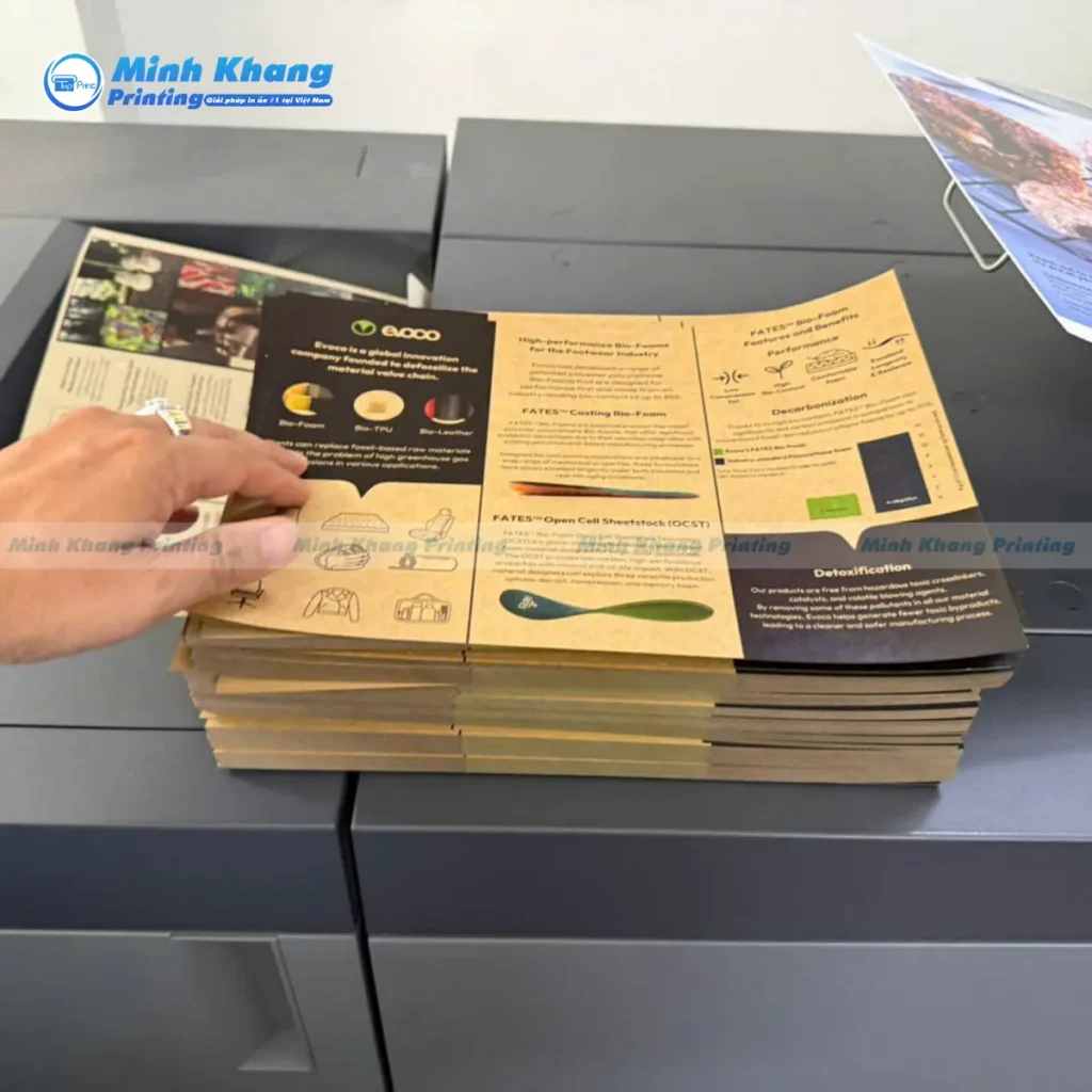 Mẫu brochure giấy kraft giới thiệu công ty kích thước a4 gập 3