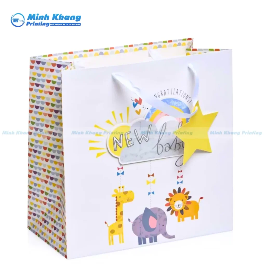 Mẫu túi giấy quần áo nhỏ gọn, lý tưởng để đựng phụ kiện đi kèm cho trẻ nhỏ