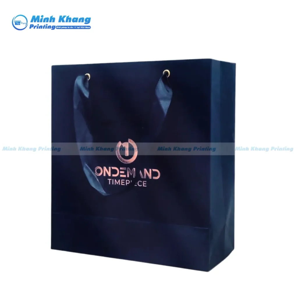Mẫu túi giấy quần áo Couche tạo cảm giác sang trọng cho khách hàng