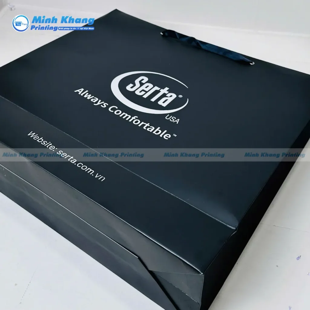 Mẫu túi giấy đen tối giân in logo serta kích thước lớn đại chăn ga gối