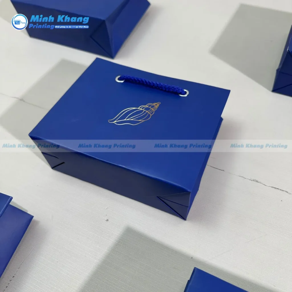 Mẫu túi giấy in loho hình con ốc đơn giản & cực bắt mắt