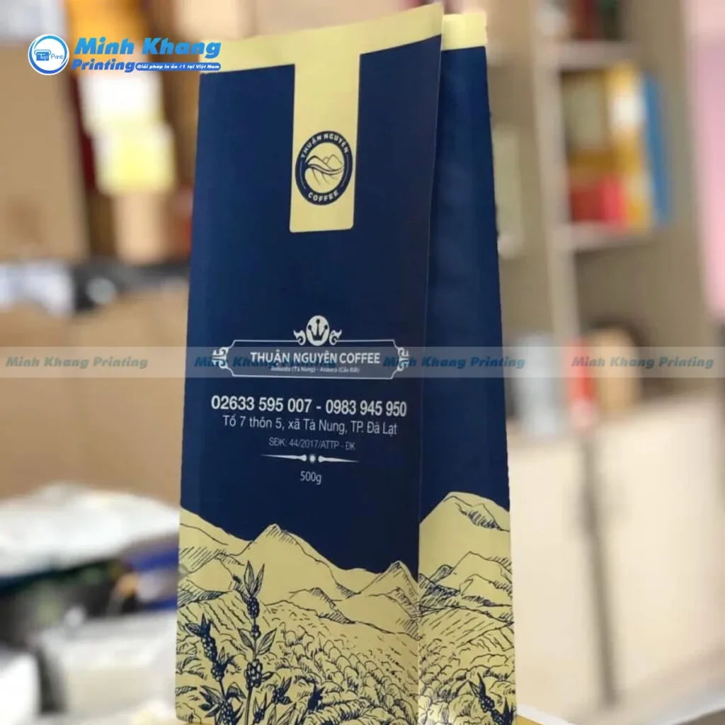 Mẫu bao bì đựng cà phê chất liệu giấy kraft có lớp lóp nhôm bên trong
