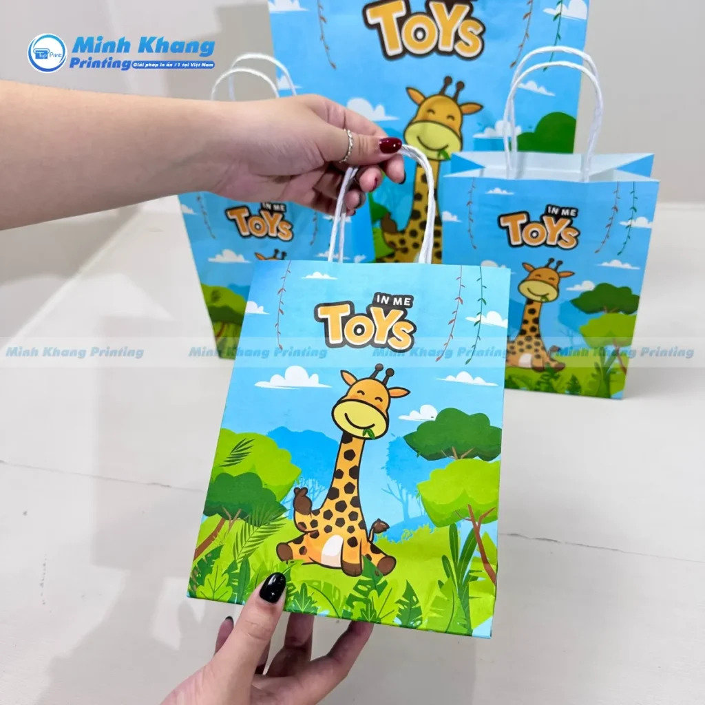 Mẫu túi giấy xi măng có quai xách in màu đựng đồ chơi trẻ em