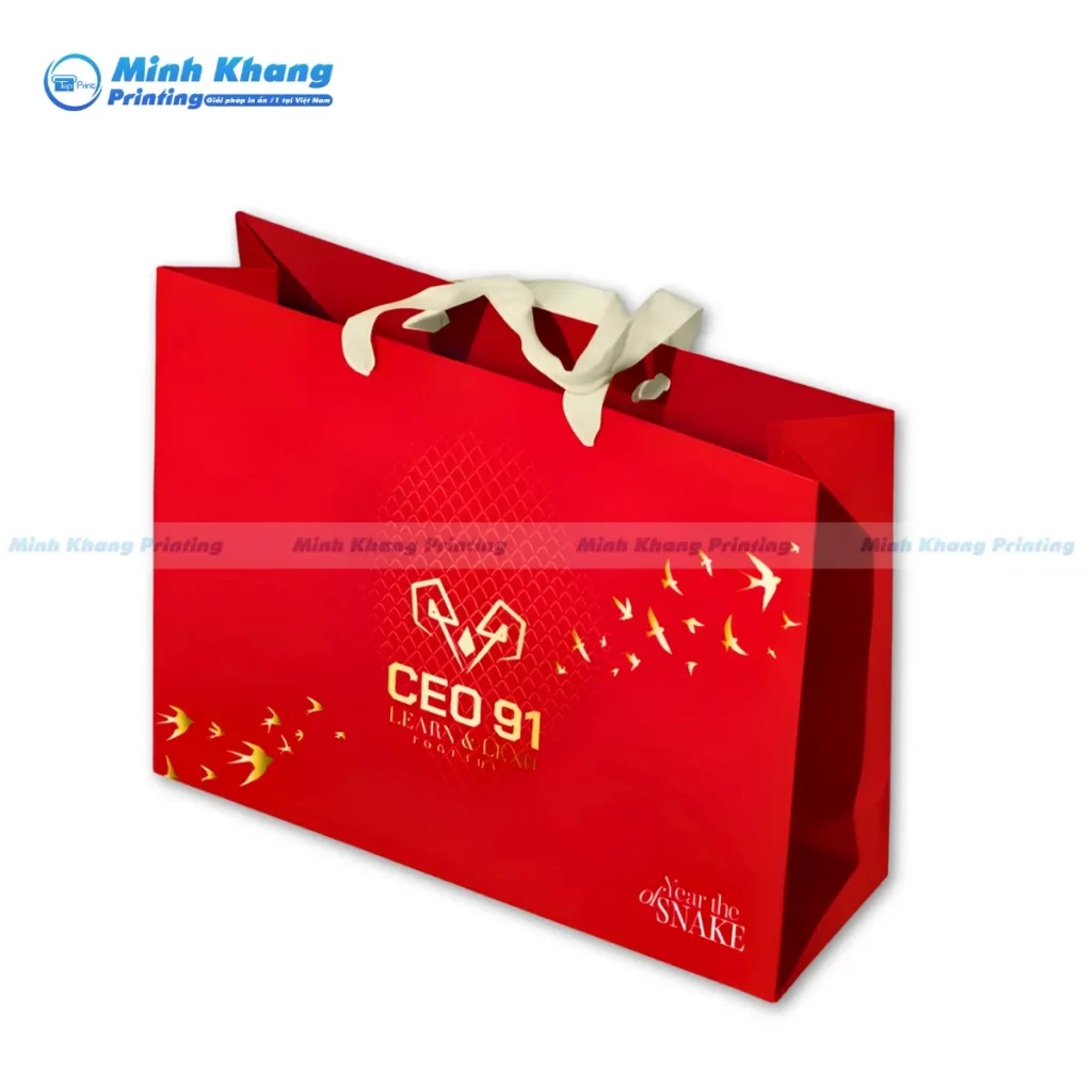 Mẫu túi giấy đựng quà Tết ép kim logo nổi bật, là bí quyết khẳng định nhận diện thương hiệu ngay tức thì