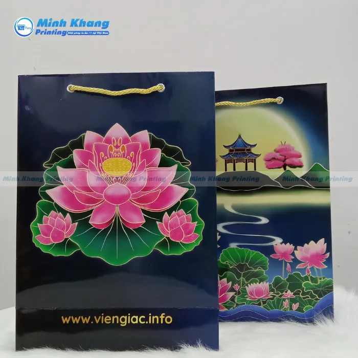 Mẫu Túi Giấy Hoa Sen Được Cán Bóng Nổi Bật