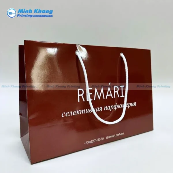 Mẫu Túi Giấy Đỏ Cán Màn Bóng REMÁRI Độc Đáo