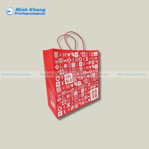 Mẫu Túi Giấy Uniqlo Đỏ Họa Tiết Trắng Nổi Bật