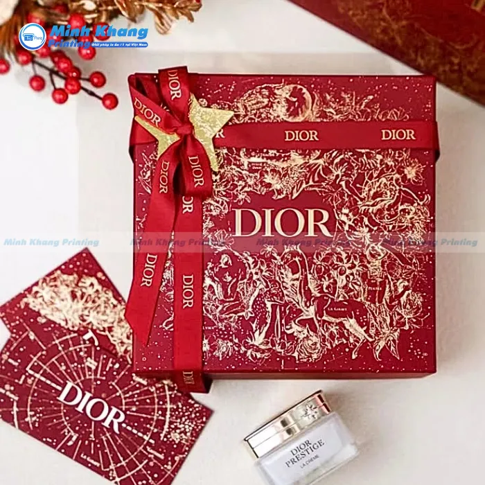 Mẫu Hộp Giấy Dior Độc Đáo & Sáng Tạo Thu Hút Ánh Nhìn Ngay Từ Cái Nhìn Đầu Tiên