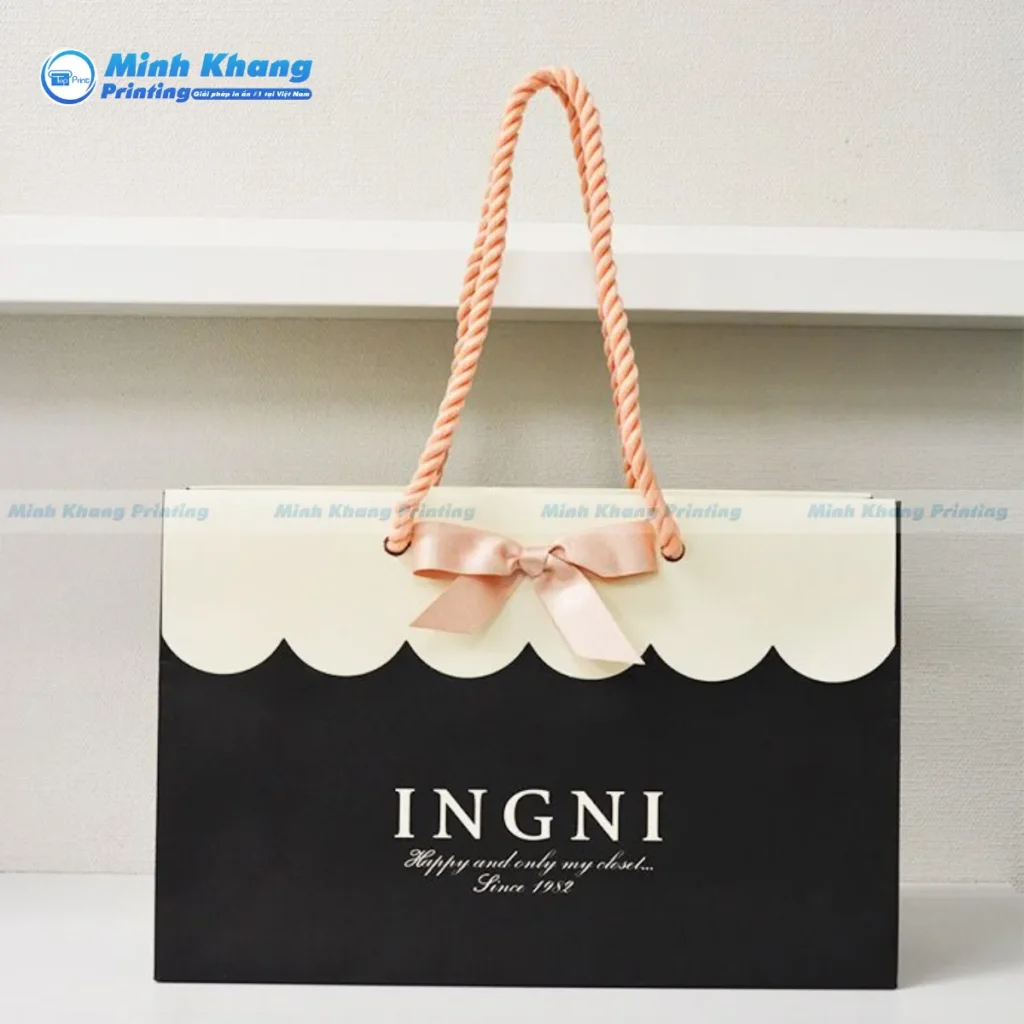 Mẫu túi giấy có nơ cao cấp có nắp gập INGNI
