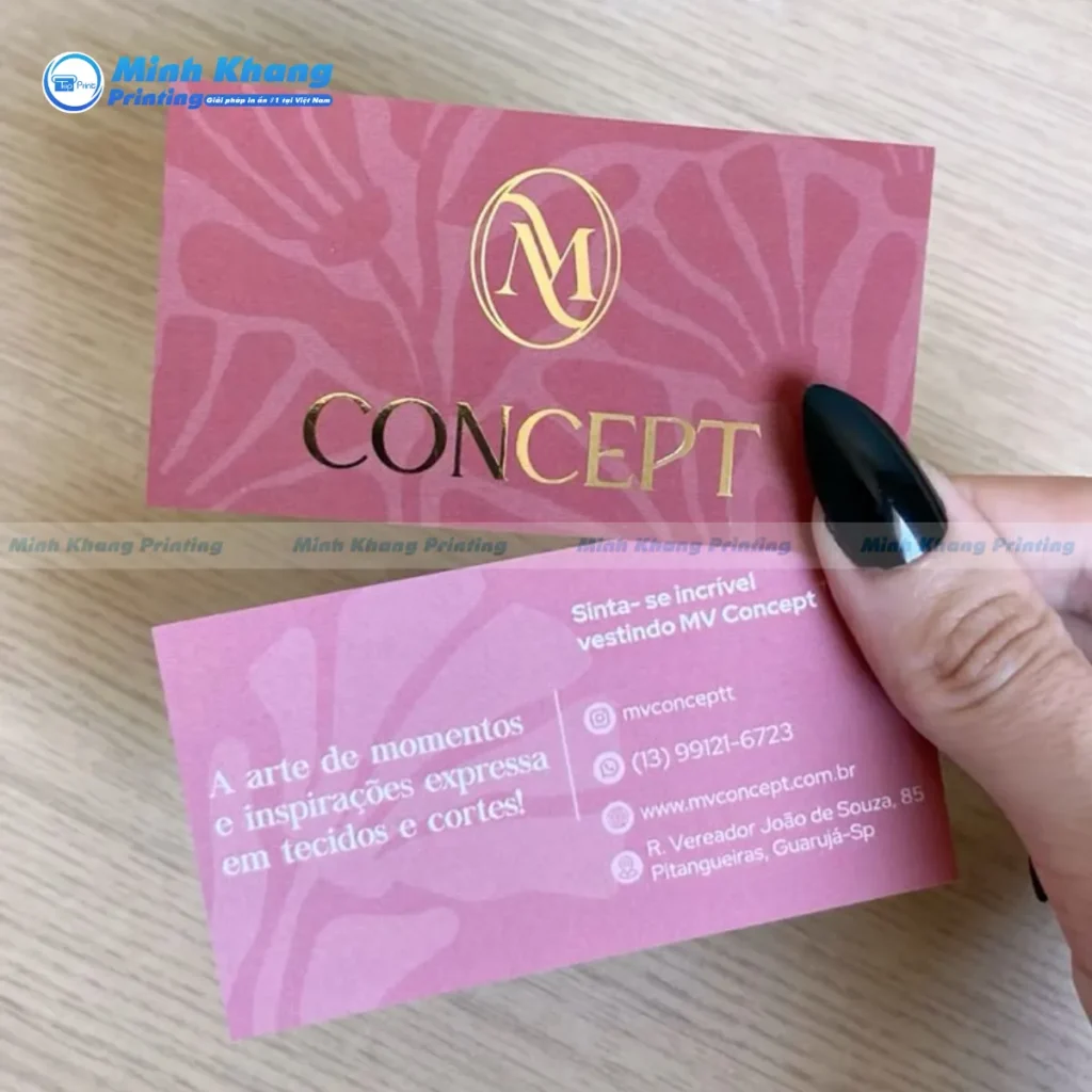 Mẫu card visit hồng với logo ép kim, lý tưởng cho các thương hiệu cao cấp