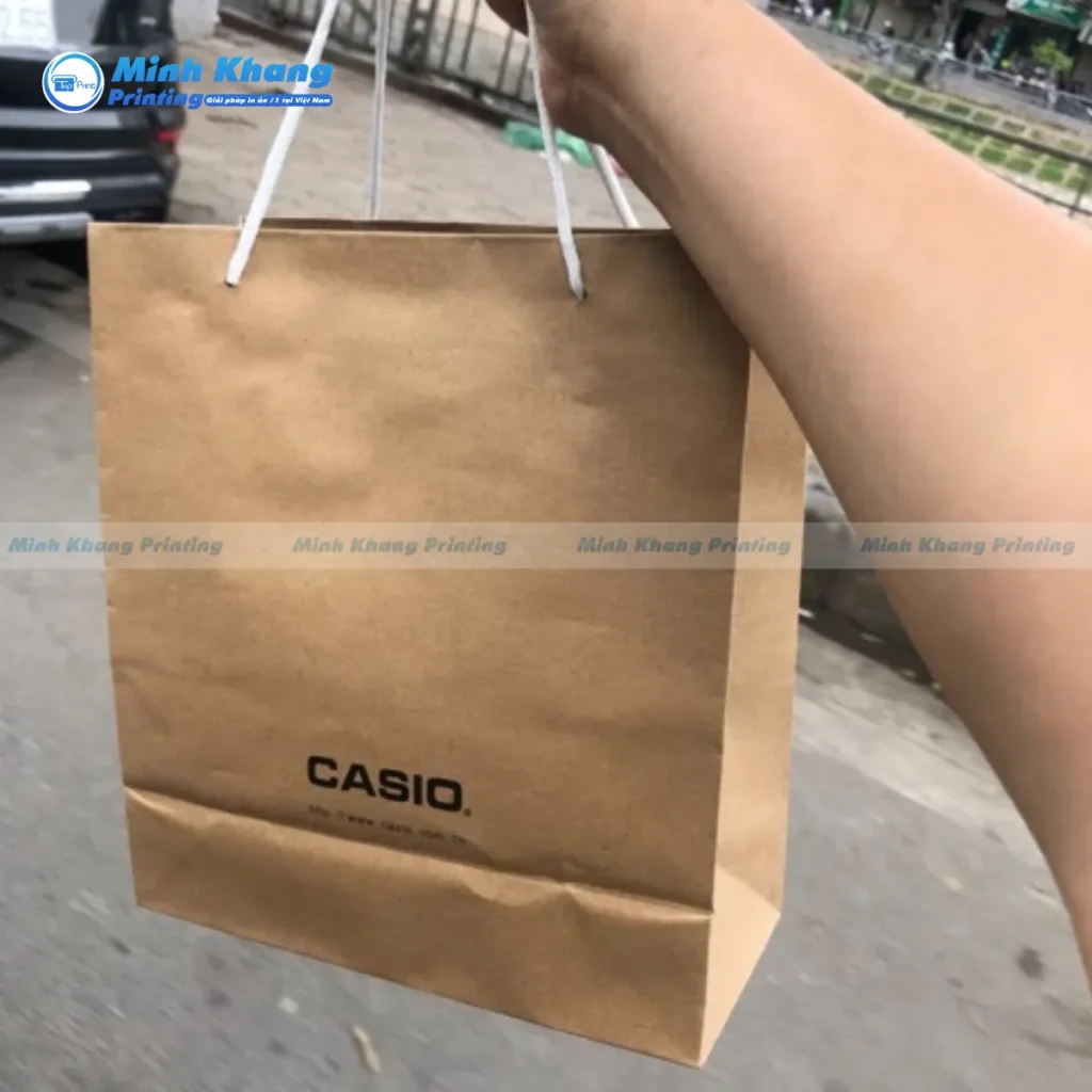Mẫu túi giấy đựng đồng hồ chất liệu giấy kraft nâu thương hiệu CASINO