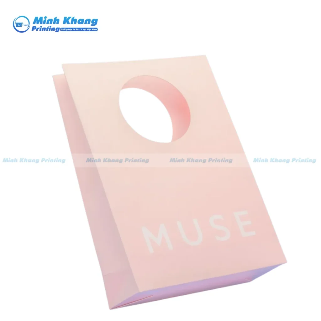 Mẫu túi giấy màu hồng khoét quai tròn MUSE in offset giá rẻ