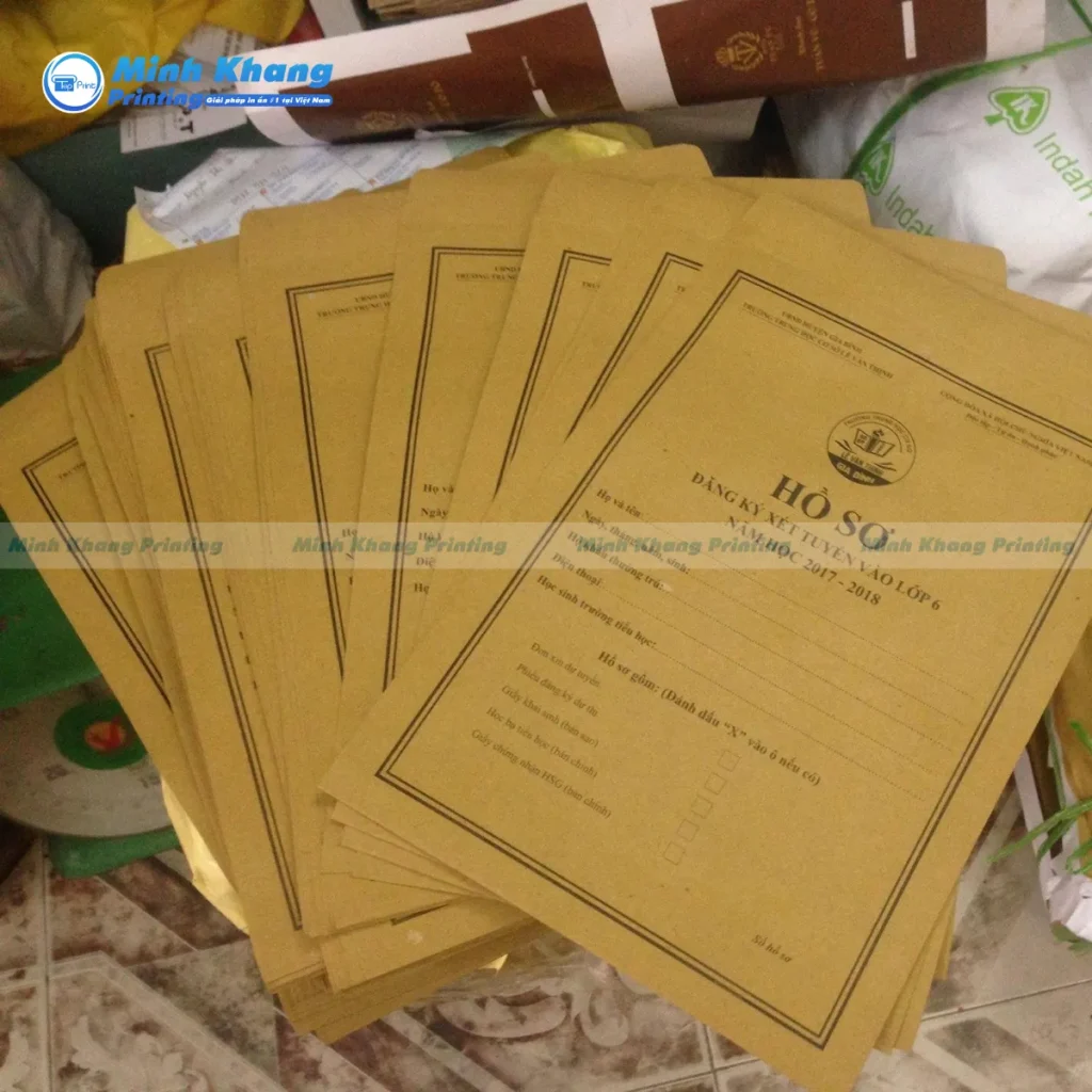 Mẫu bao thư hồ sơ làm từ giấy Kraft mang lại vẻ đẹp mộc mạc, cổ điển và rất thân thiện với môi trường