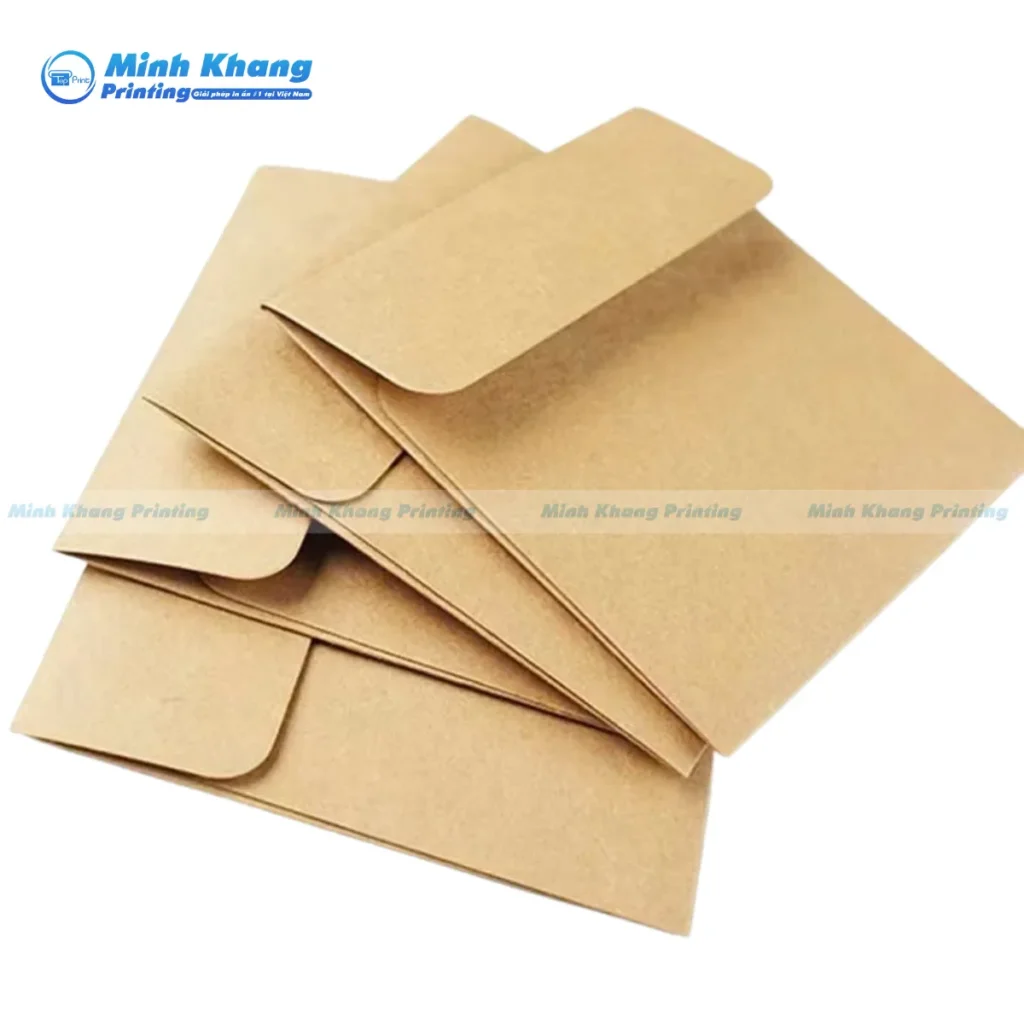 Mẫu phong bì vuông làm từ giấy Kraft mang đến vẻ đẹp mộc mạc, gần gũi và rất thân thiện với môi trường