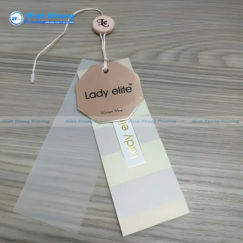 Mẫu tag treo đôi bao gồm một tấm hình ảnh và một tấm thông tin