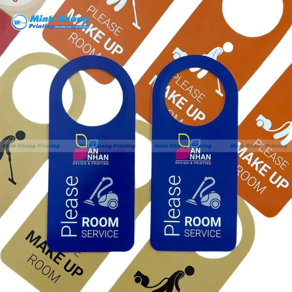 Mẫu tag nhựa treo cửa khách sạn với thông điệp 