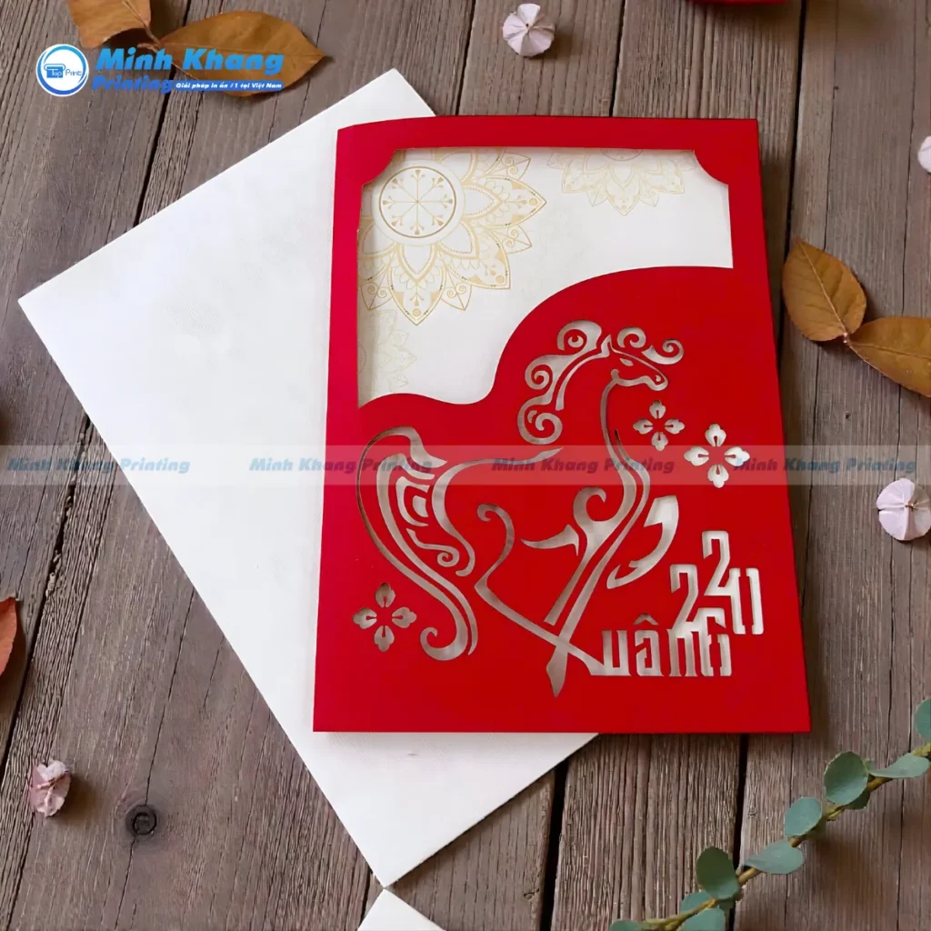 Mẫu thiệp chúc mừng năm mới 2026 xuân được cắt khoét hình con ngựa độc đáo