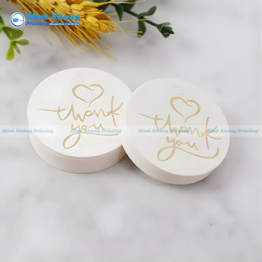 Mẫu thẻ treo cảm ơn ép kim vàng nổi bật trên nền giấy mỹ thuật