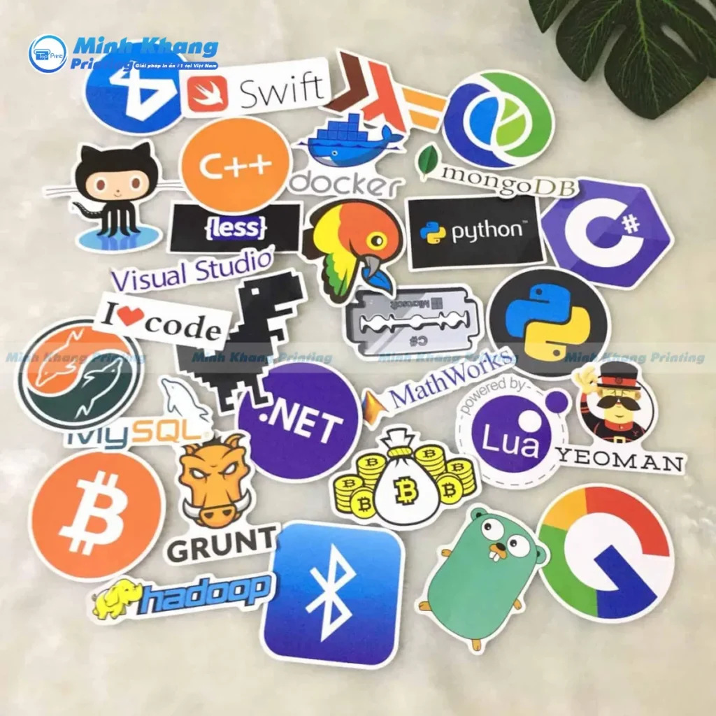 Mẫu decal giấy bế theo hình dạng logo riêng biệt giúp nhận diện thương hiệu của bạn trở nên độc đáo và khác biệt