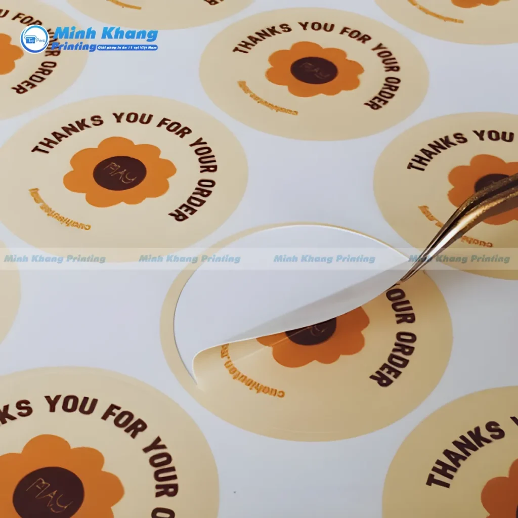 Mẫu sticker dán tường từ chất liệu nhựa sữa giúp trang trí không gian làm việc thêm phần sinh động