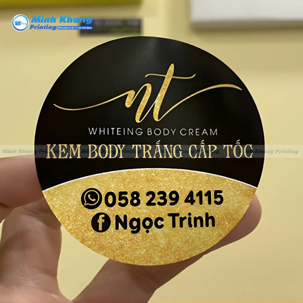 Mẫu tem logo phụ mỹ phẩm cung cấp đầy đủ thông tin liên hệ