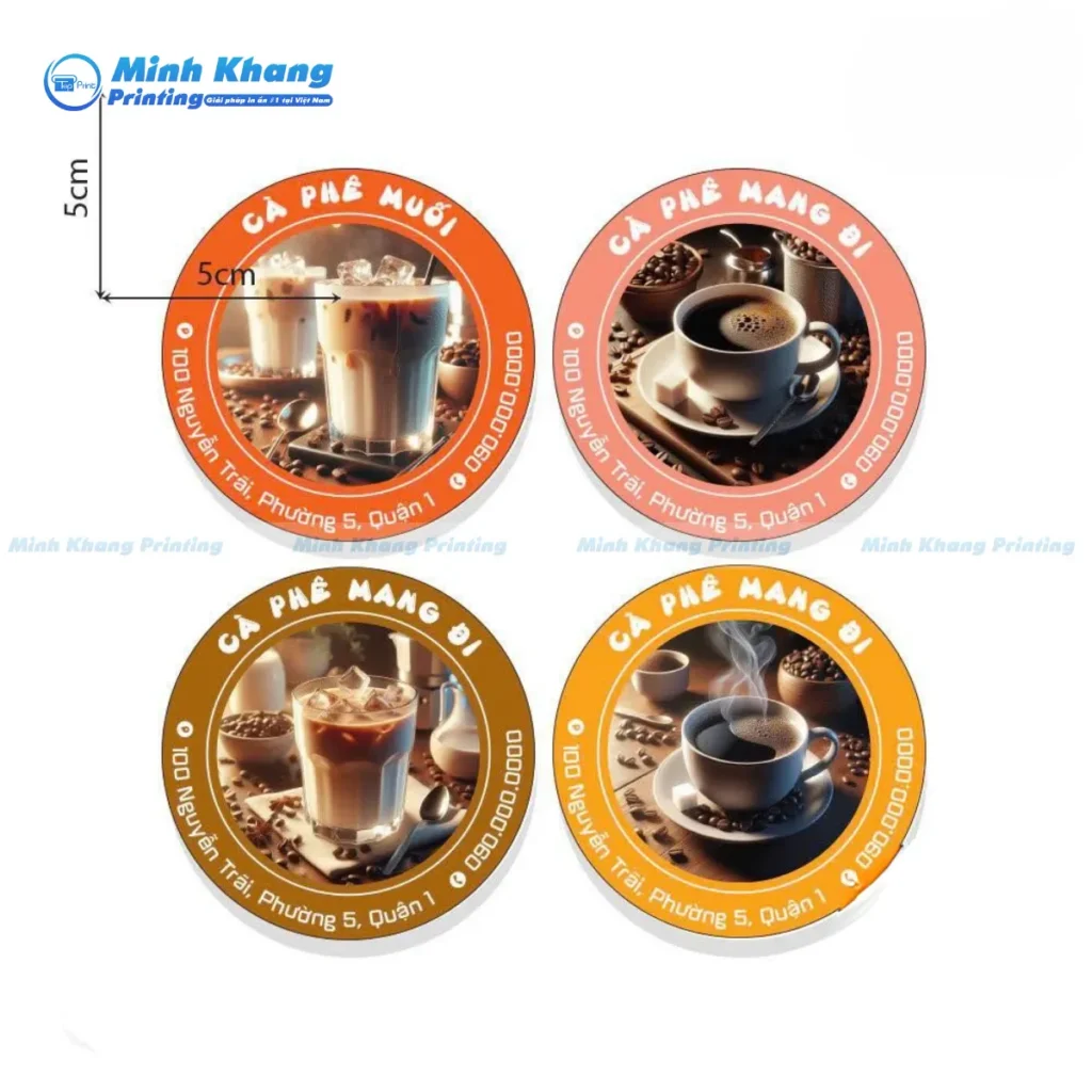 Mẫu logo cà phê dán bằng decal nhựa mang lại vẻ ngoài tinh tế, giúp khách hàng thấy rõ lớp bọt kem hấp dẫn