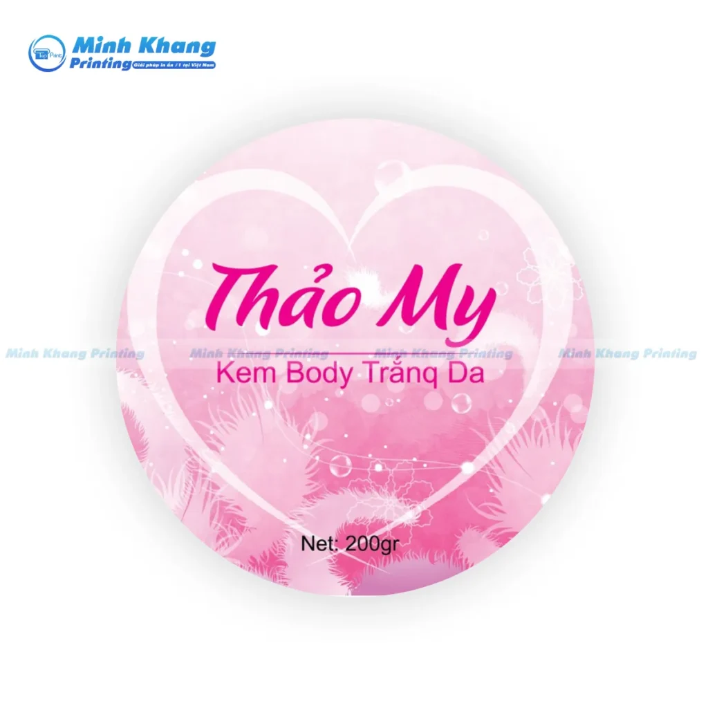 Mẫu logo dán bao bì hình tròn rất phù hợp để dán lên nắp hũ kem, tạo sự cân đối và chuyên nghiệp tuyệt đối