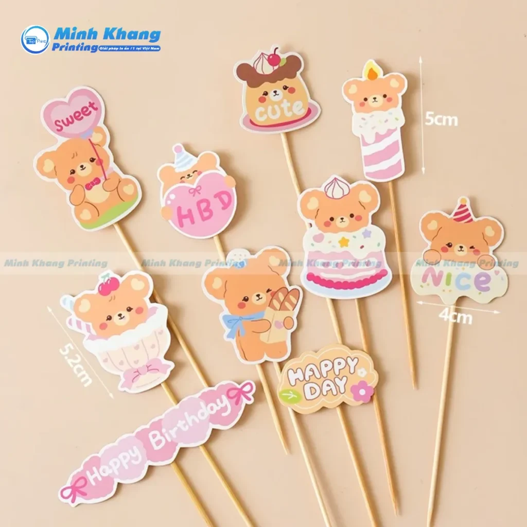 Mẫu tag giấy in hình nhân vật hoạt hình ngộ nghĩnh luôn thu hút sự chú ý của các khách hàng nhí