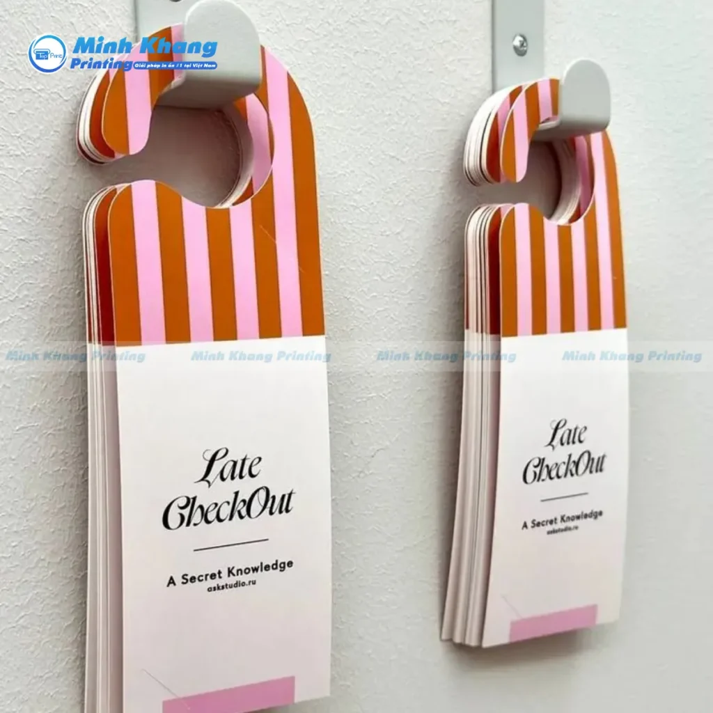 Mẫu đầu móc dạng móc khuyết chữ C giúp nhân viên và khách hàng dễ dàng treo vào hoặc tháo