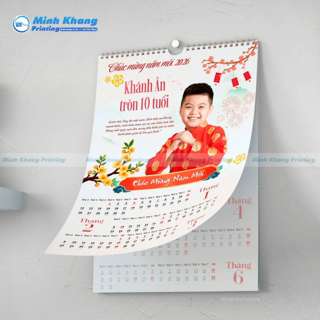 Mẫu lịch lò xo 7 tờ giữa mang đến sự hiện đại và bền bỉ, giúp việc lật mở dễ dàng