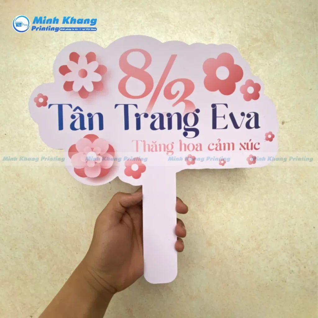 Mẫu bảng cầm tay 8/3 Tân Trang Eva của công ty khi tổ chức lễ