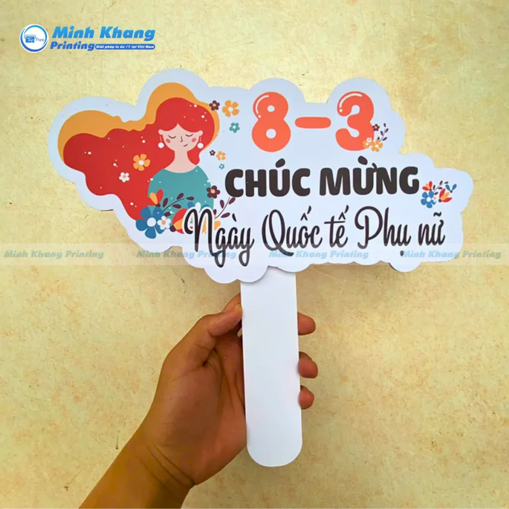 Mẫu bảng cầm tay 8/3 tối giản tập trung vào thông điệp khẳng định giá trị riêng của phụ nữ