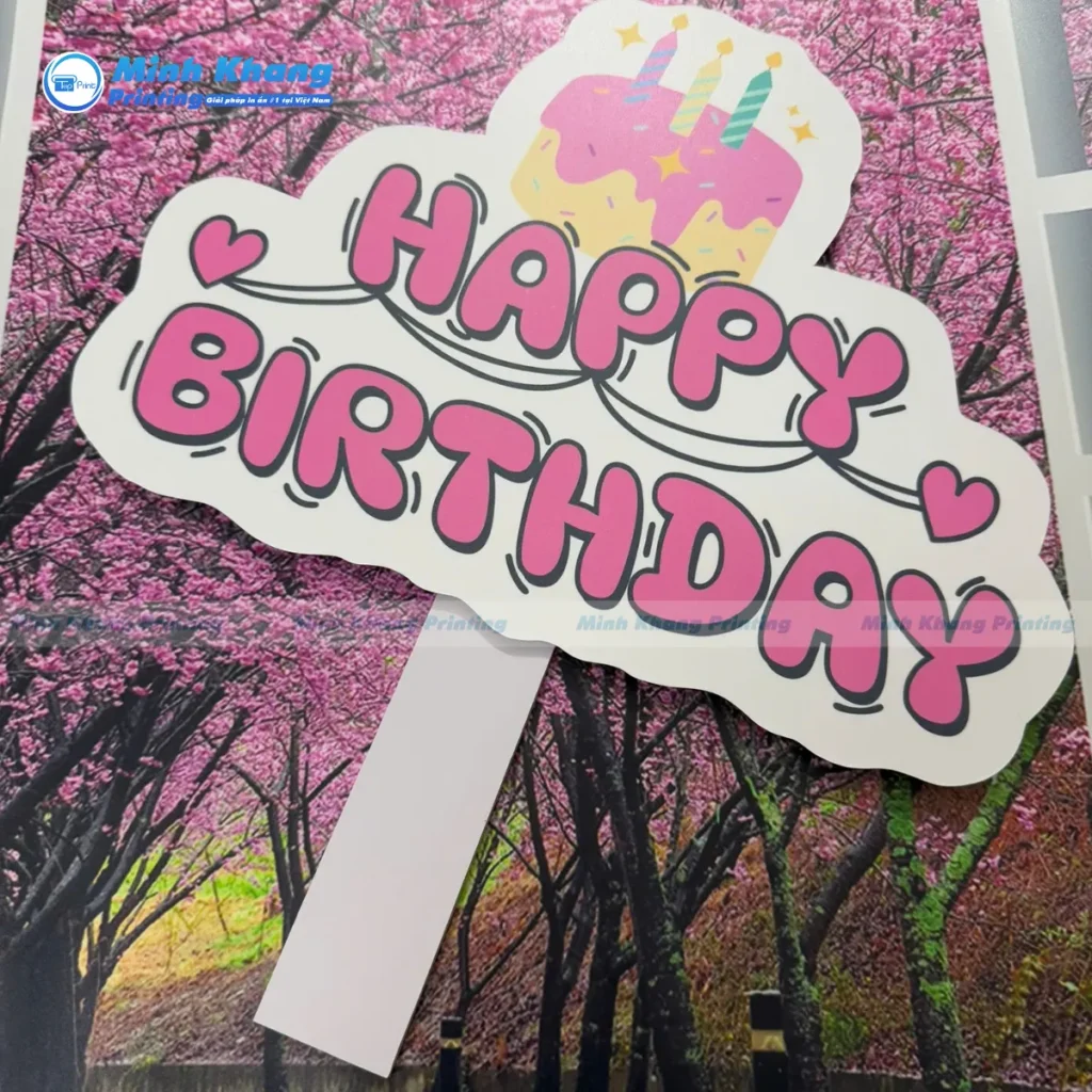 Mẫu hashtag thôi nôi bé gái rạng rỡ với gam màu hồng pastel cùng họa tiết vương miện lấp lánh