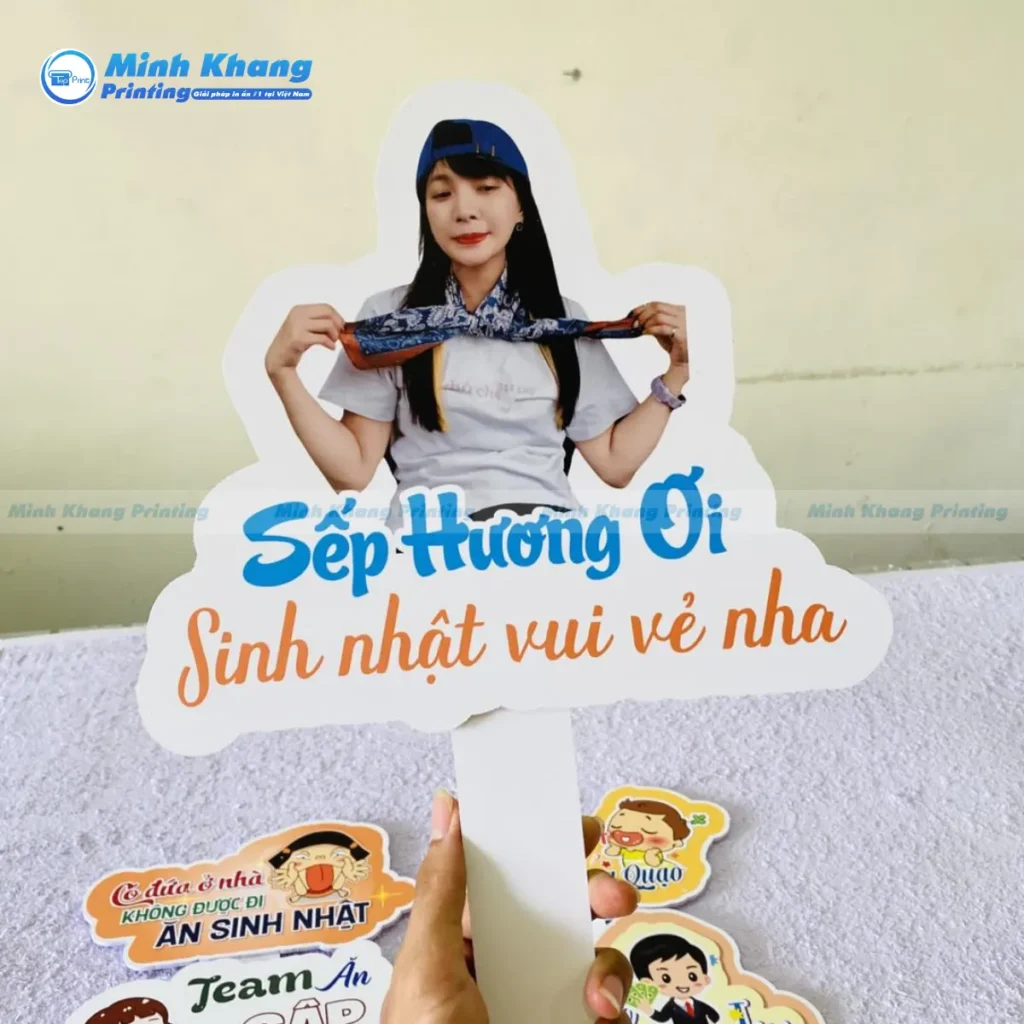 Mẫu hashtag chúc mừng sinh nhật in hình chủ nhân bữa tiệc cực dễ thương