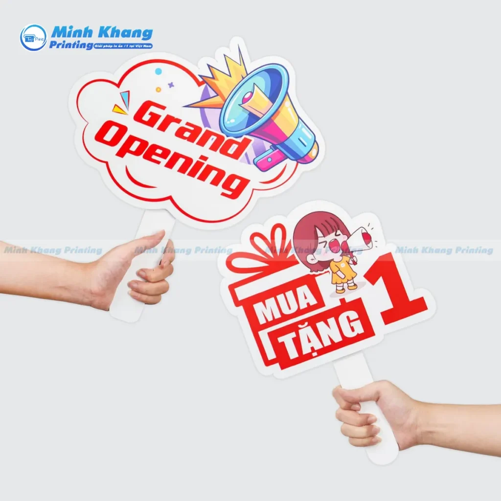 Mẫu biển check-in khai trương cầm tay cắt CNC tinh xảo giúp từng đường nét thông điệp khai trương trở nên nổi bật