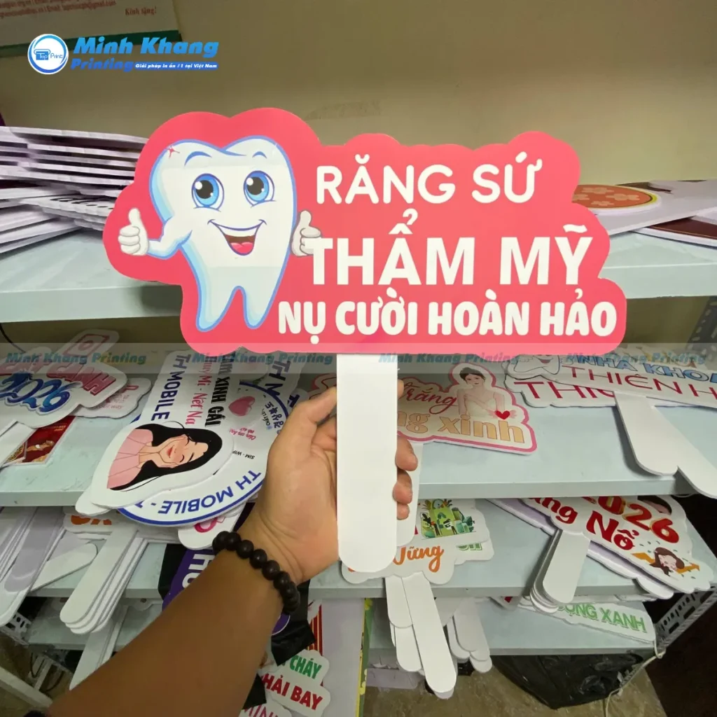 Mẫu decal dán formex hashtag cầm tay sự kiện của thẩm mỹ răng sứ
