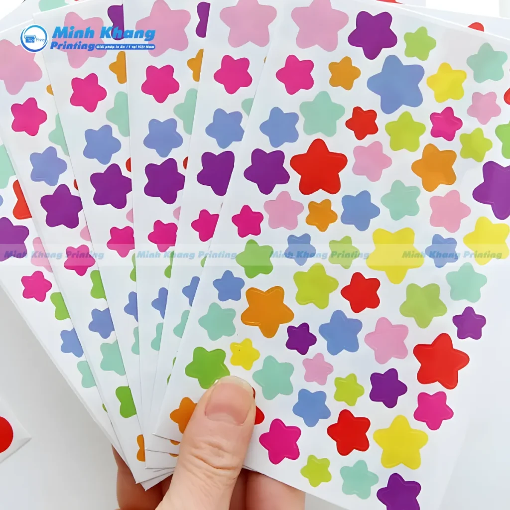 Mẫu sticker ngôi sao kích thước mini 1cm đóng dạng tấm thuận tiện cho việc chấm điểm bài tập