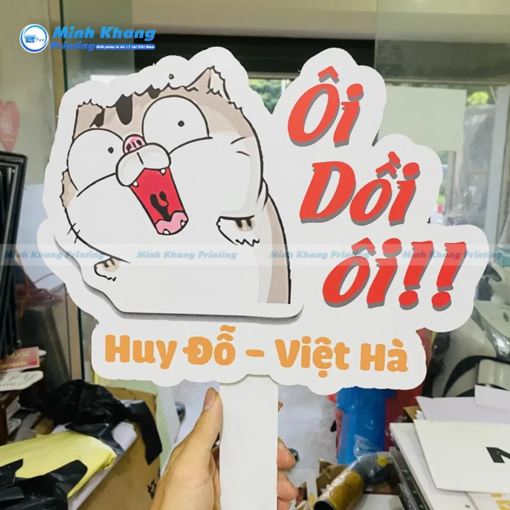 Mẫu hashtag đám cưới in tên cô dâu chú rể cùng hình hoạt hình cute đáng yêu