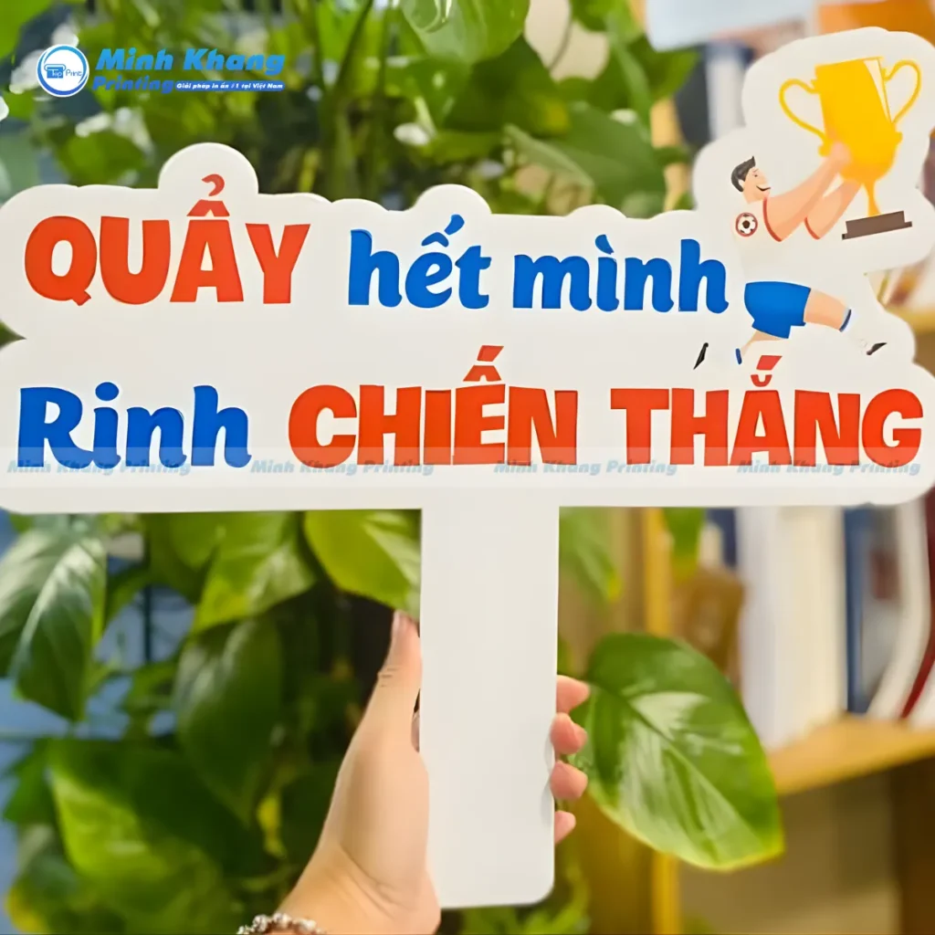 Quy Chuẩn Chất Liệu In Hashtag Cổ Vũ Bóng Đá Cầm Tay Chất Lượng