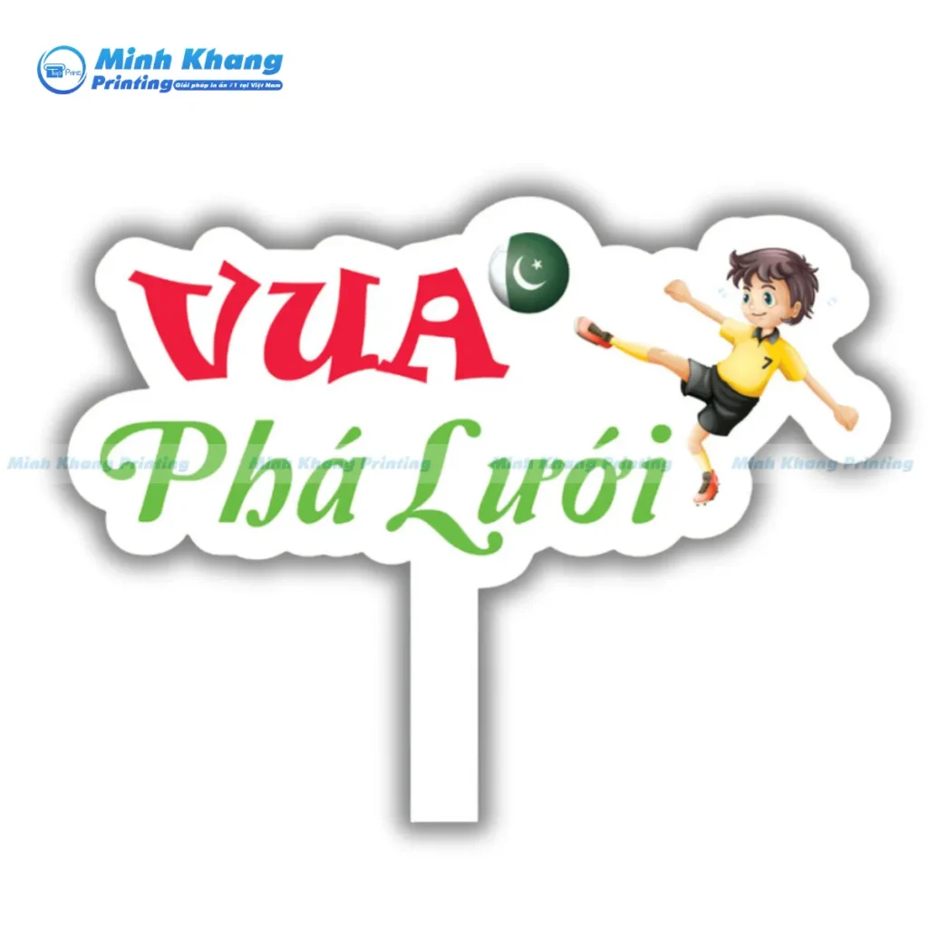 Mẫu hashtag cầm tay in hình ảnh chibi các thành viên trong đội bóng giúp tạo sự gắn kết bền lâu