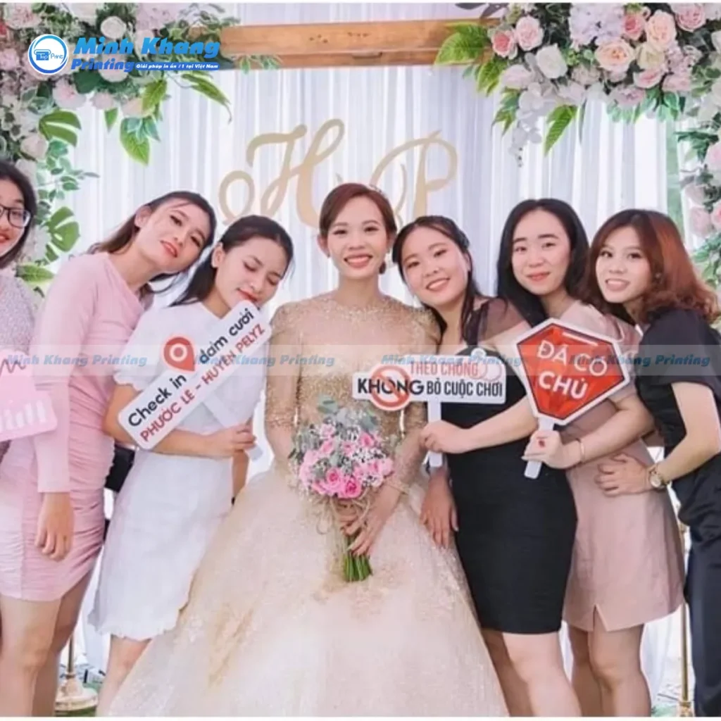 Mẫu hashtag đám cưới lãng mạn kết hợp tông màu pastel tạo nên những khung hình kỷ niệm thật