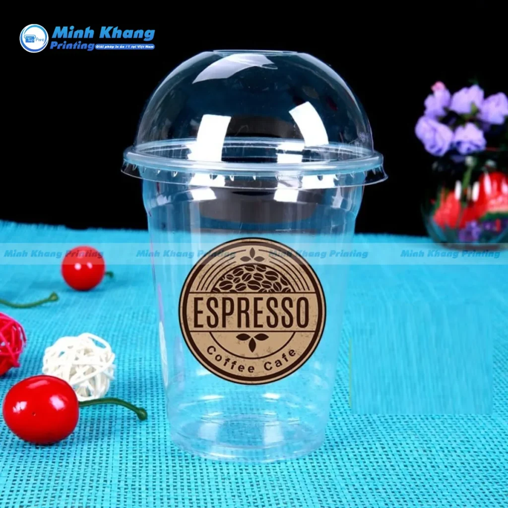 Tại Sao Bạn Nên Chọn In Logo Dán Ly Nhựa Thay Vì In Trực Tiếp?